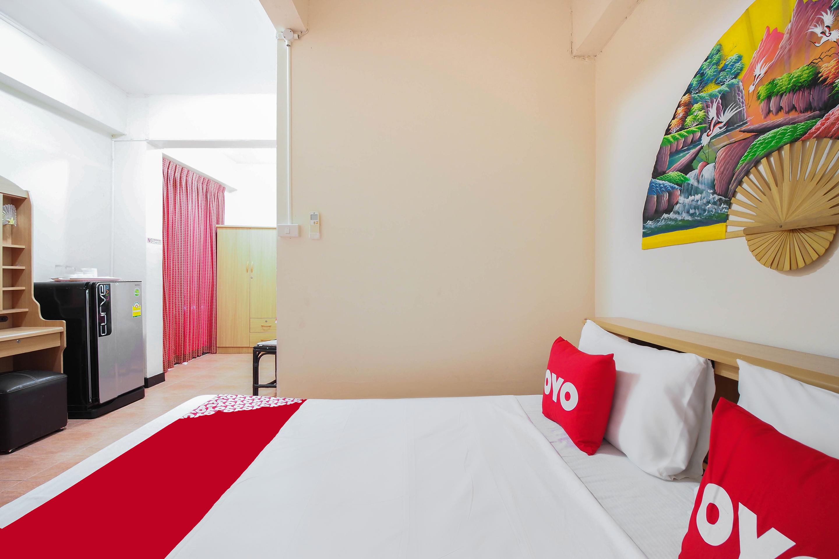 Oyo 963 Sunshine Guesthouse Pattaya Esterno foto