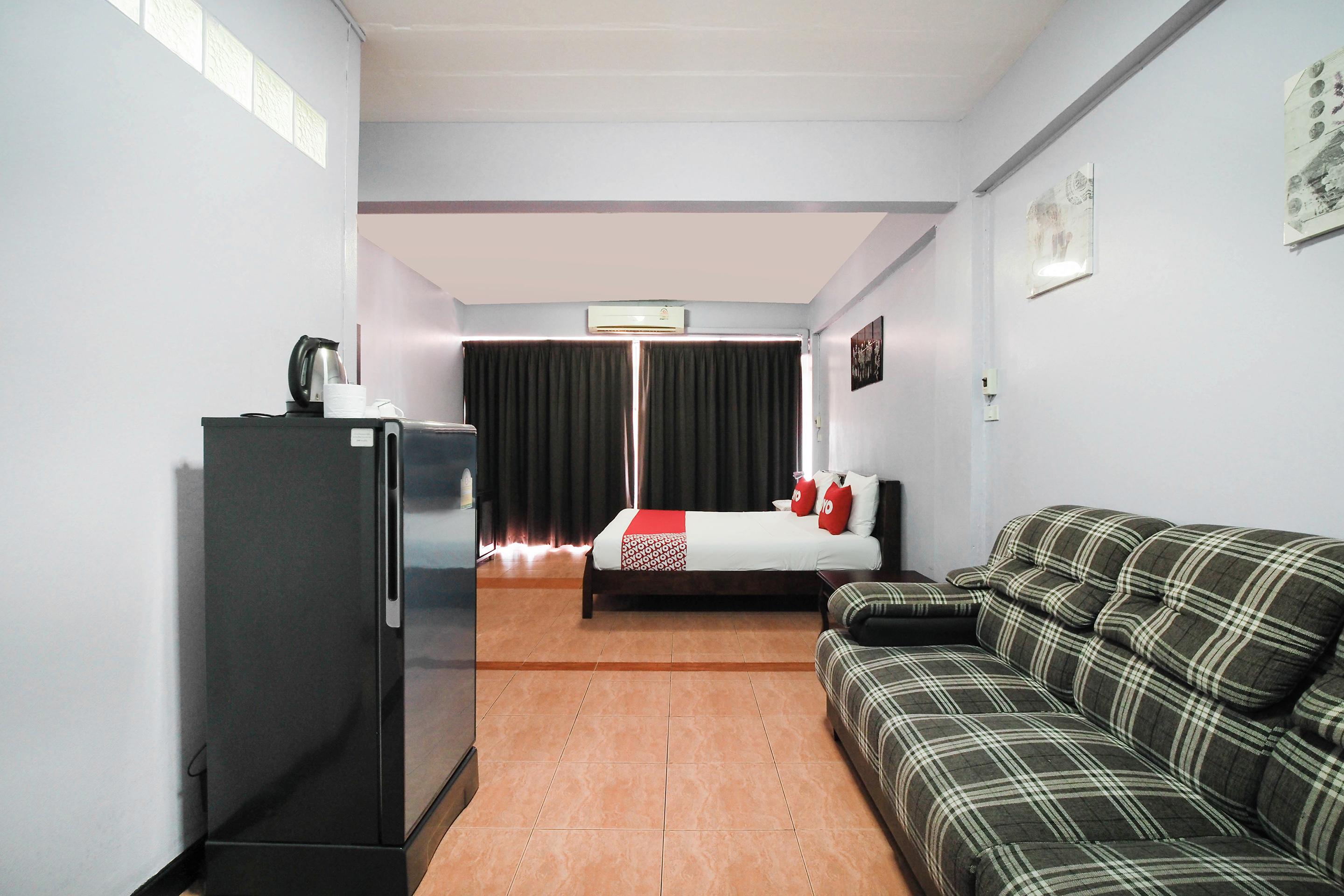 Oyo 963 Sunshine Guesthouse Pattaya Esterno foto