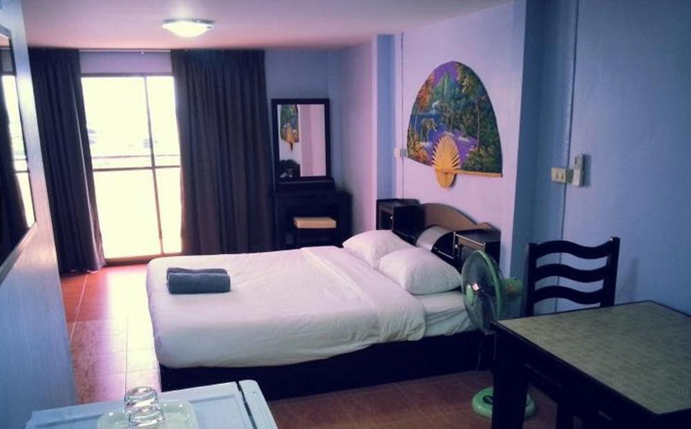 Oyo 963 Sunshine Guesthouse Pattaya Esterno foto