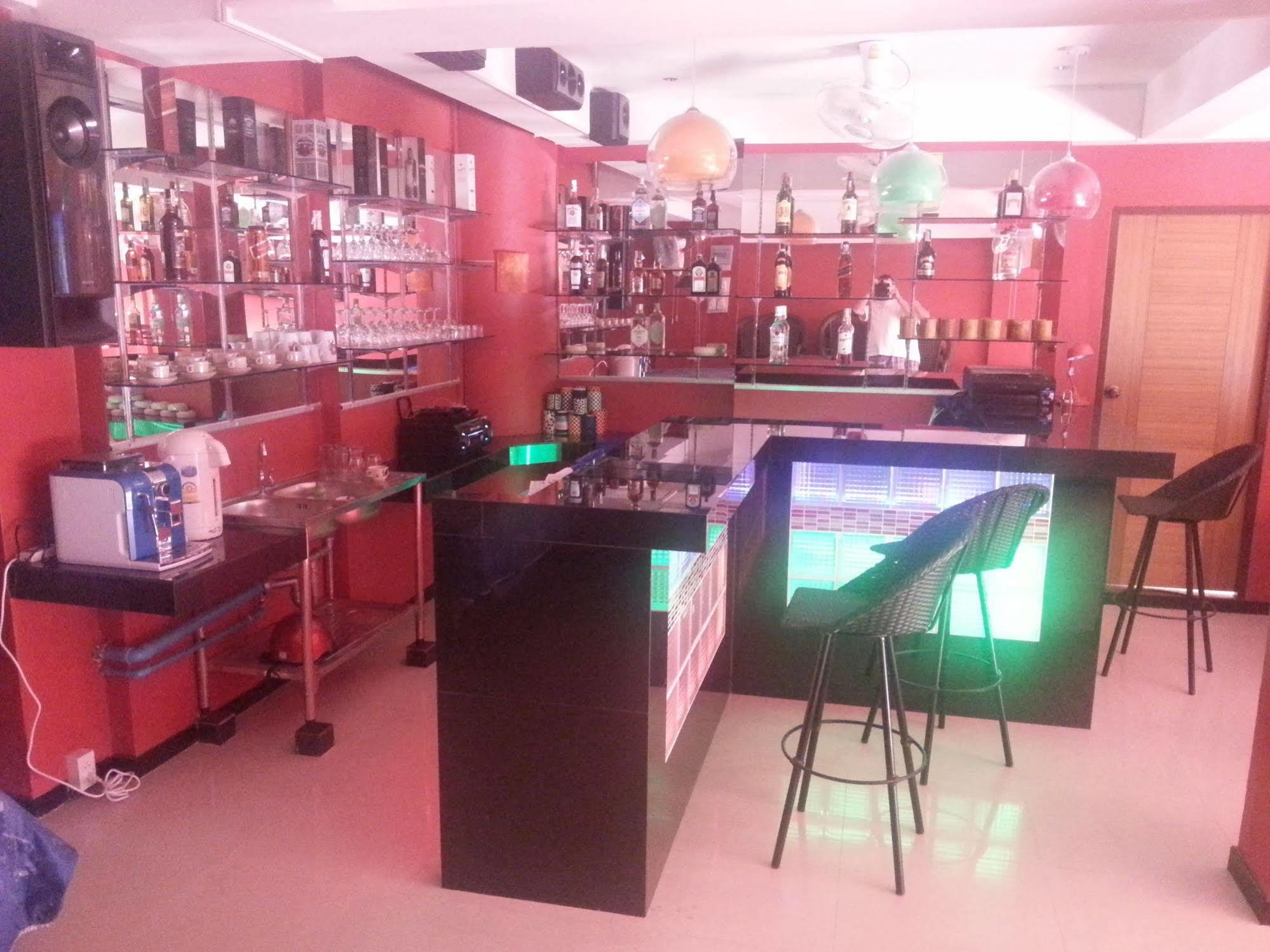 Oyo 963 Sunshine Guesthouse Pattaya Esterno foto