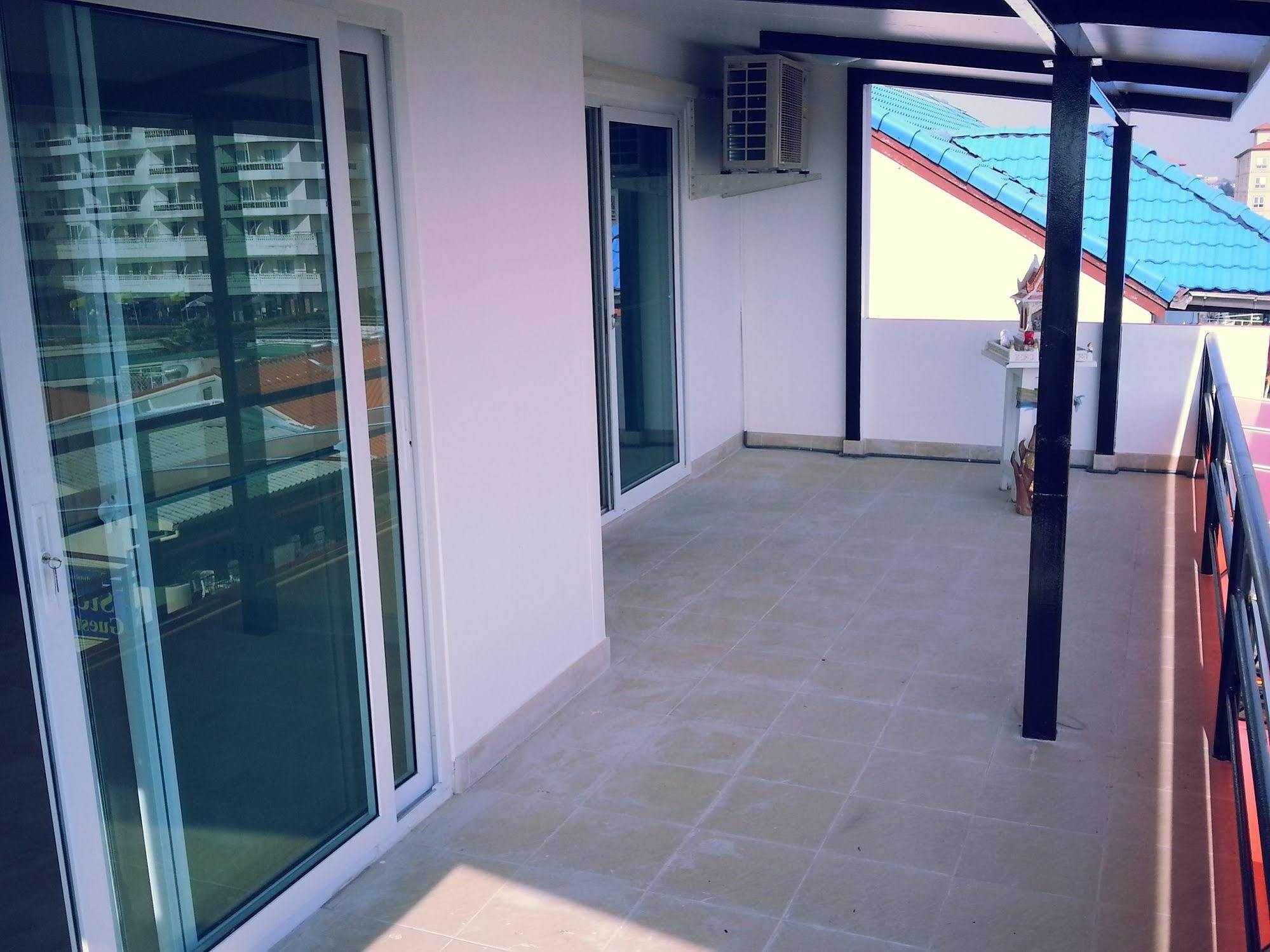 Oyo 963 Sunshine Guesthouse Pattaya Esterno foto